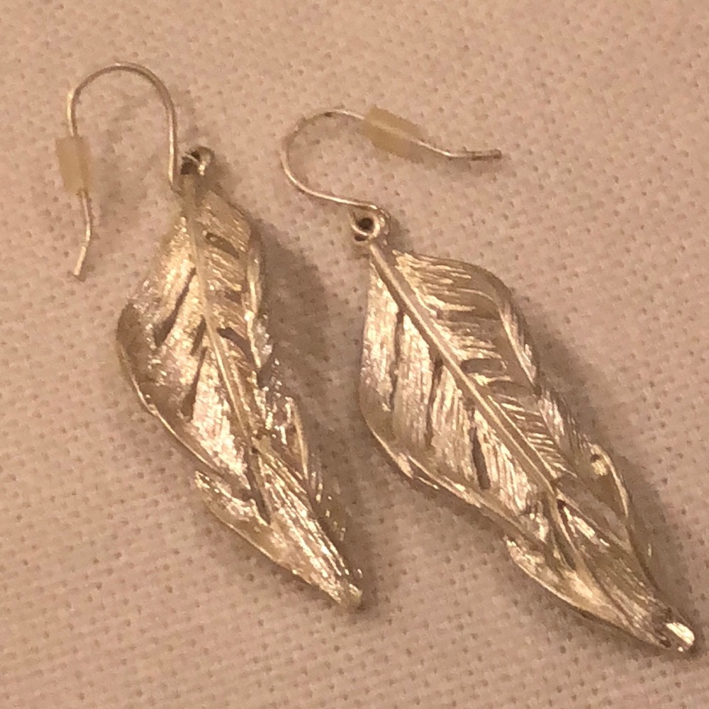Chloe+Isabel Feather Earrings